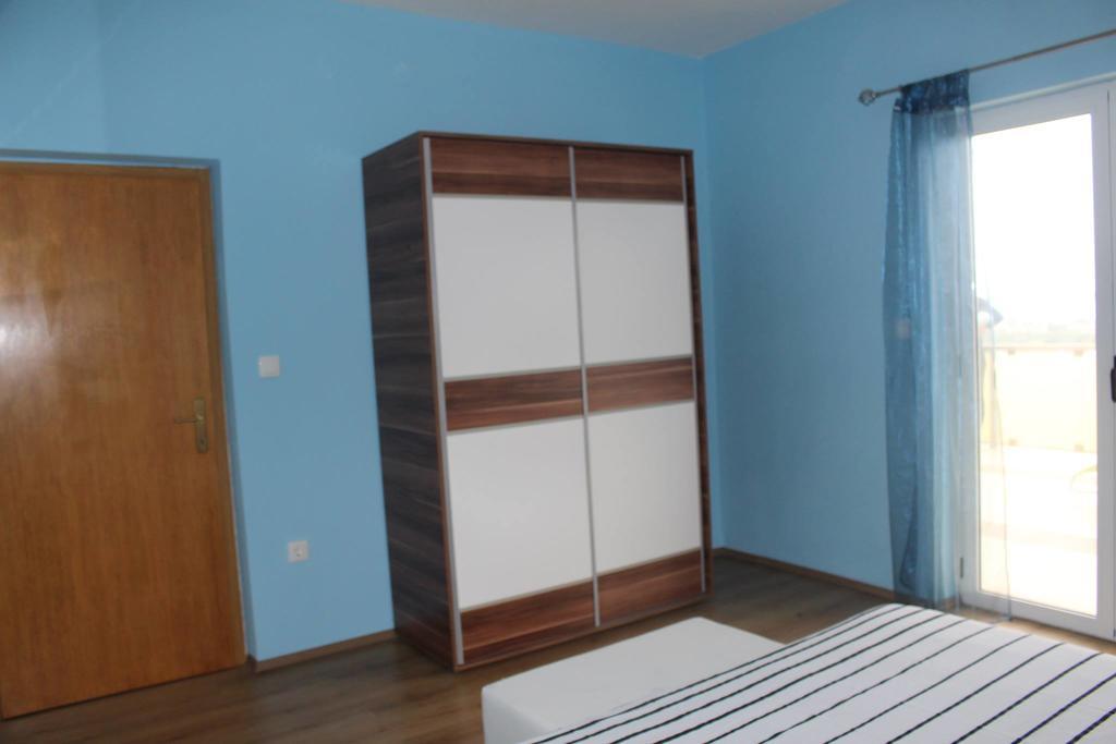 Apartment And Pool Nika بيبينيا المظهر الخارجي الصورة