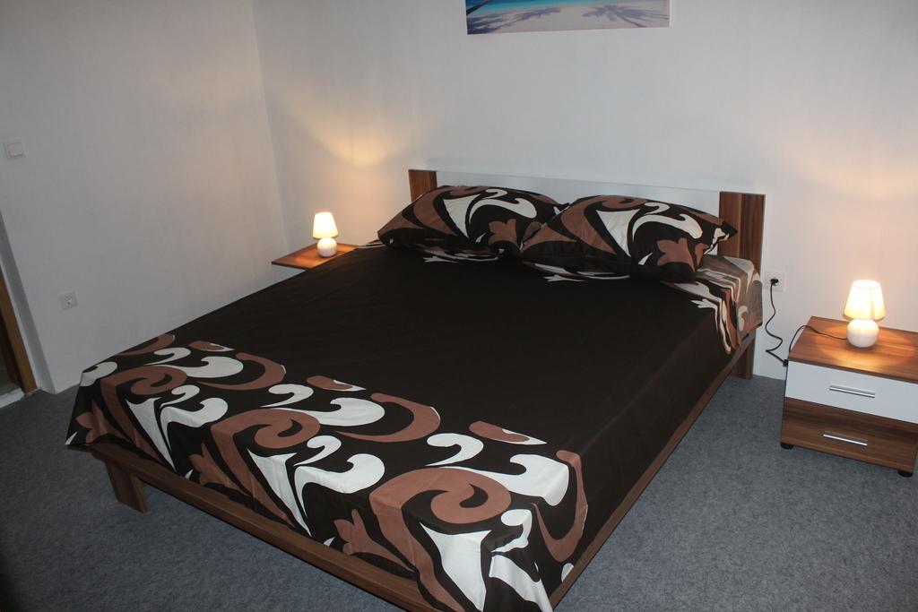 Apartment And Pool Nika بيبينيا المظهر الخارجي الصورة