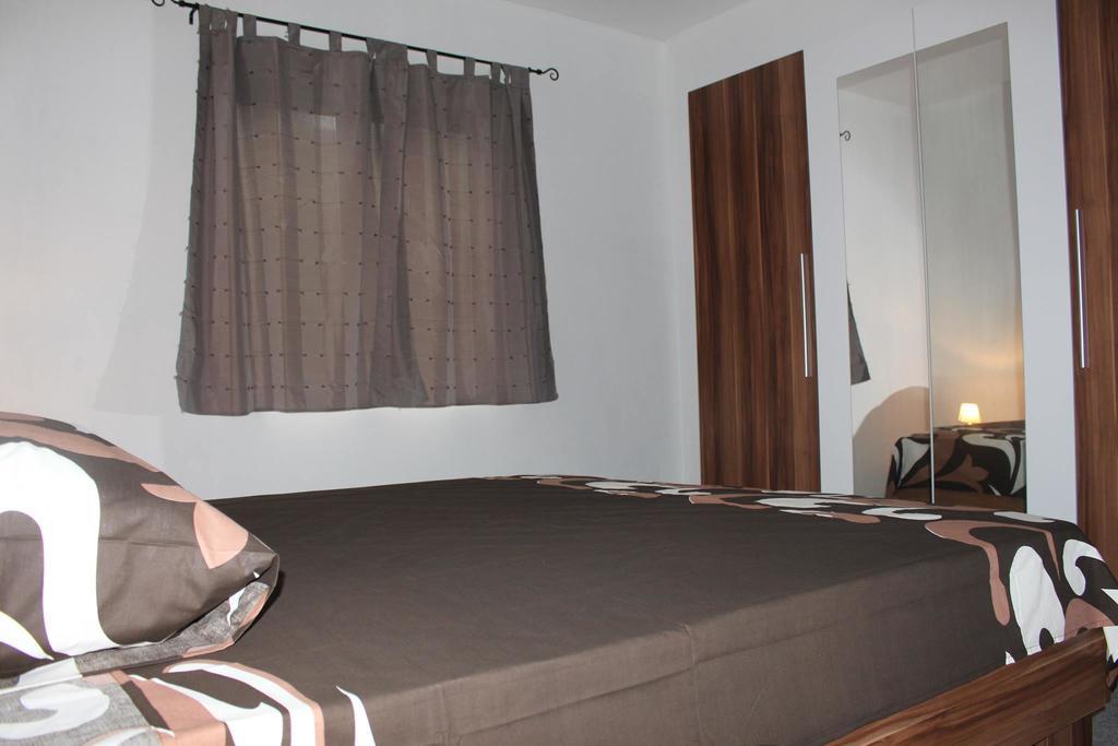 Apartment And Pool Nika بيبينيا المظهر الخارجي الصورة