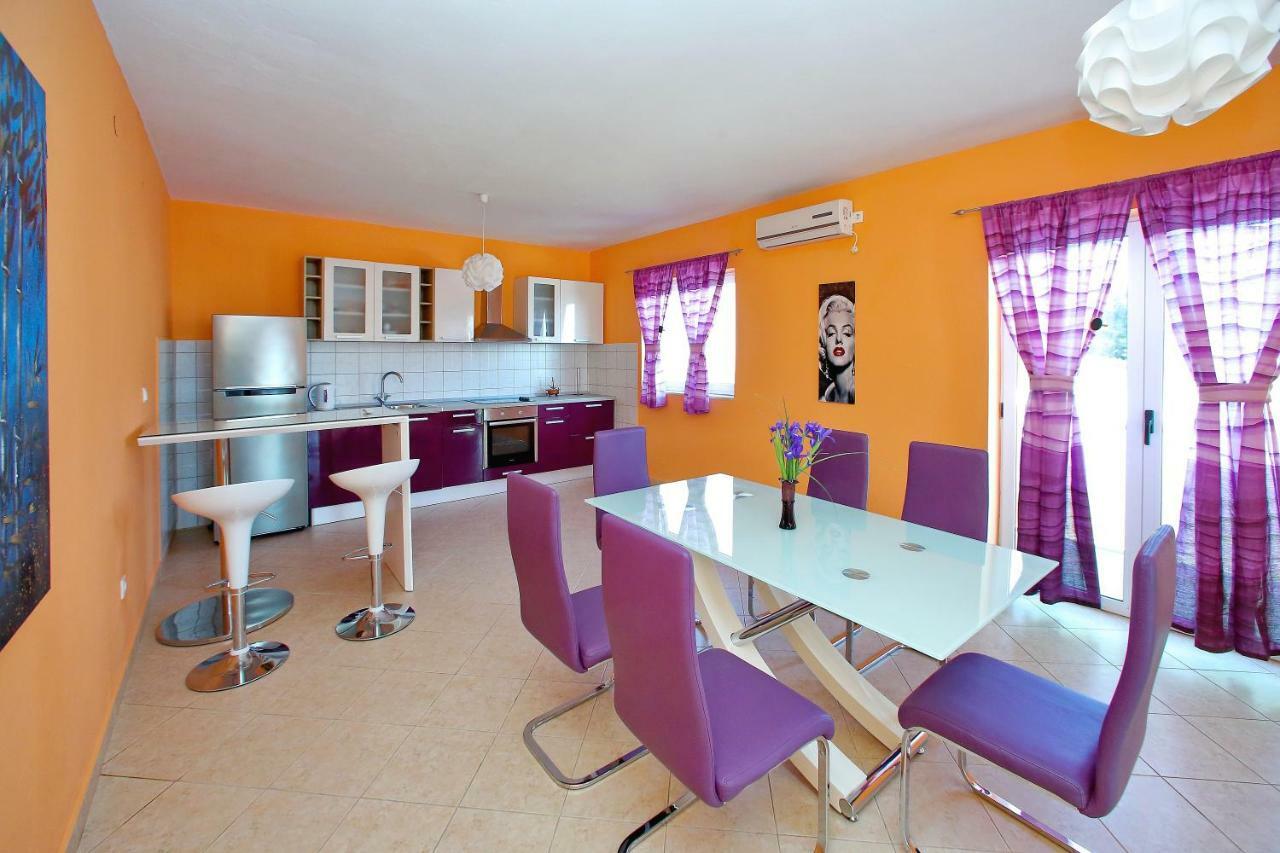 Apartment And Pool Nika بيبينيا المظهر الخارجي الصورة